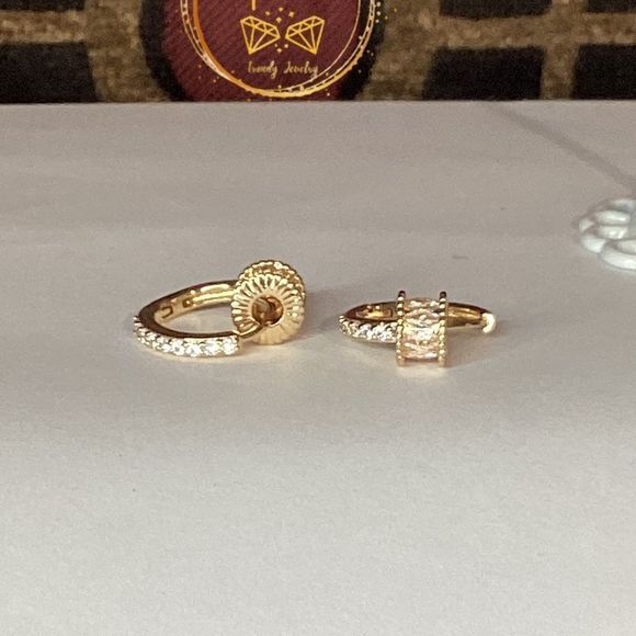 ⭐️10k Gold Plated Petite CZ Diamond Barrel Huggies💖 - Picture 7 of 15